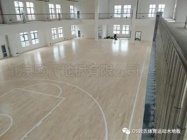 湖北天門杭州華泰小學籃球館木地板鋪設(shè)工程