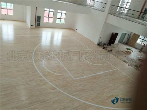 學?；@球運動地板施工步驟